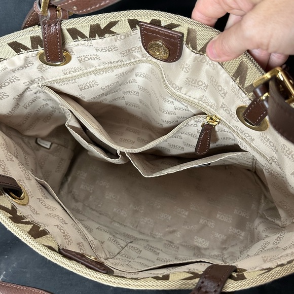 Michael Kors Women's Jet Set Shoulder Medium Tote Handbag Purse Tan W/Pocket - Picture 10 of 10